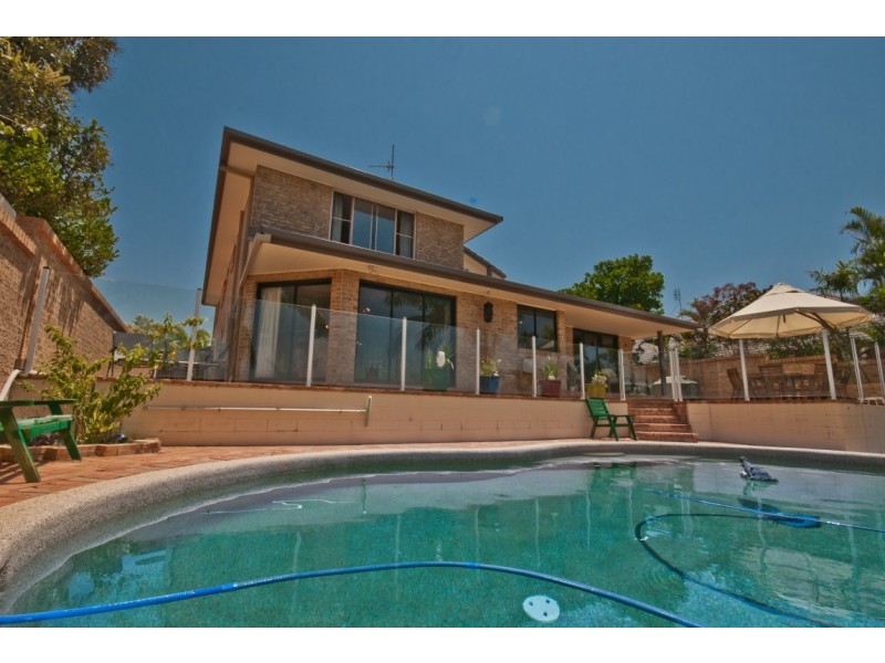 31 Cayman Drive, Clear Island Waters QLD 4226