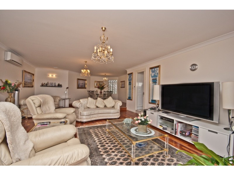 31 Cayman Drive, Clear Island Waters QLD 4226