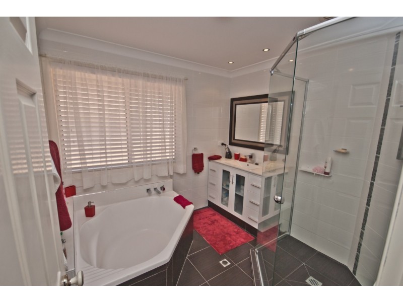 31 Cayman Drive, Clear Island Waters QLD 4226