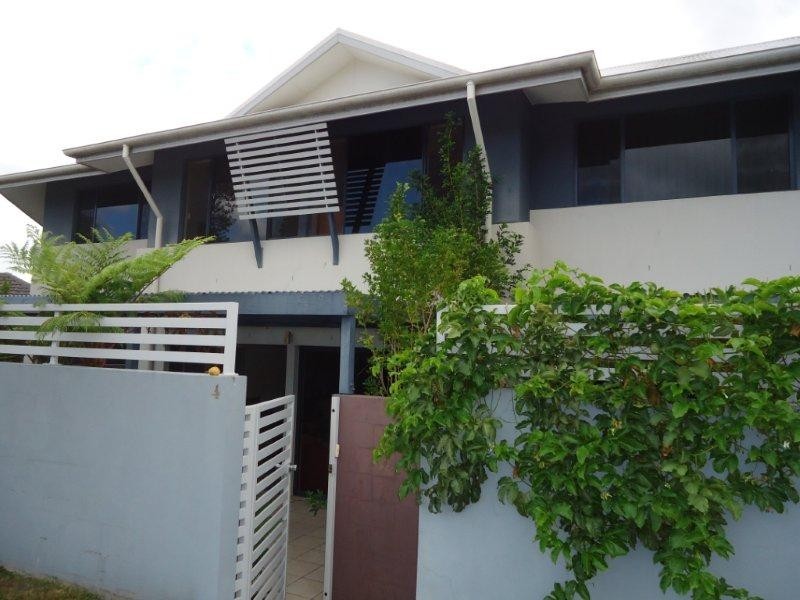 4/6 Winton Terrace, Varsity Lakes QLD 4227