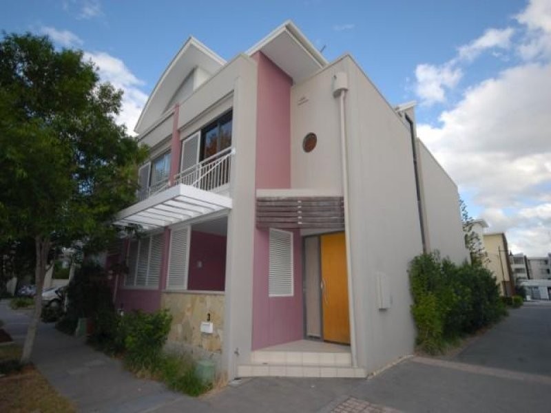 3 Watts Drive, Varsity Lakes QLD 4227