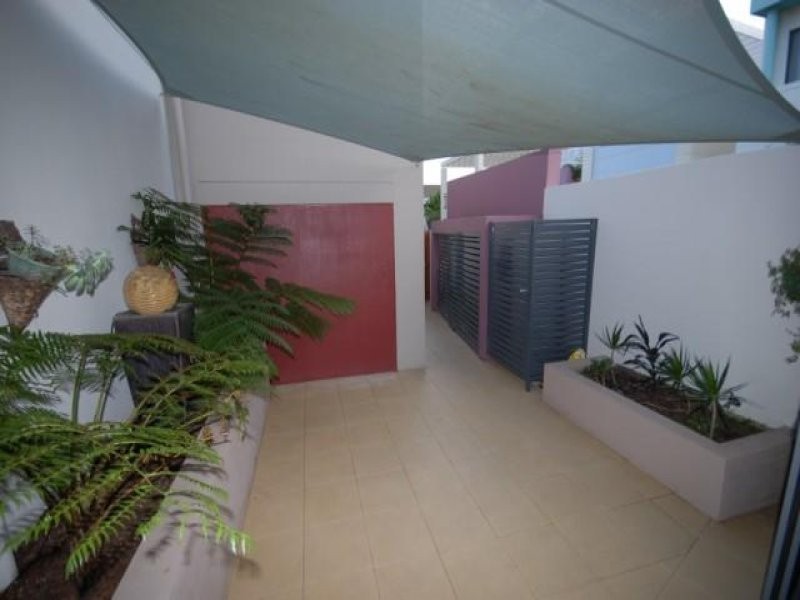 3 Watts Drive, Varsity Lakes QLD 4227