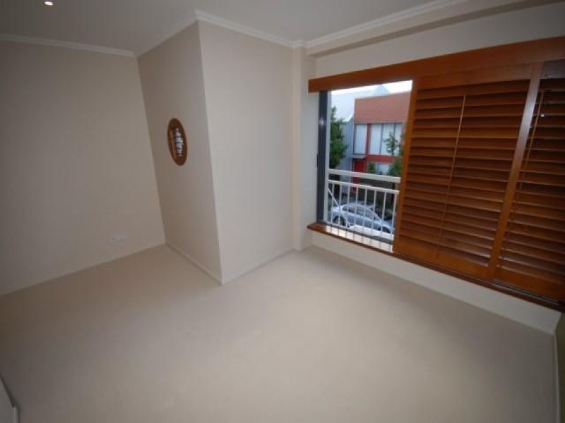 3 Watts Drive, Varsity Lakes QLD 4227