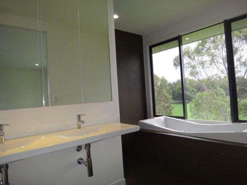 829 Legend Trail, Robina QLD 4226