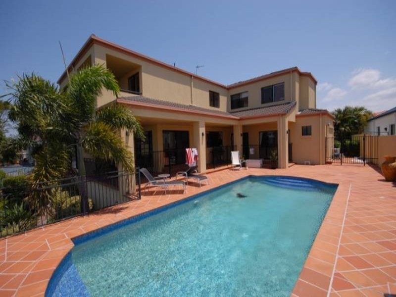 5 Staysail Cres, Clear Island Waters QLD 4226