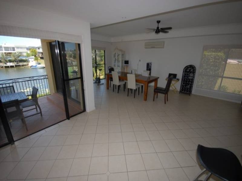 5 Staysail Cres, Clear Island Waters QLD 4226