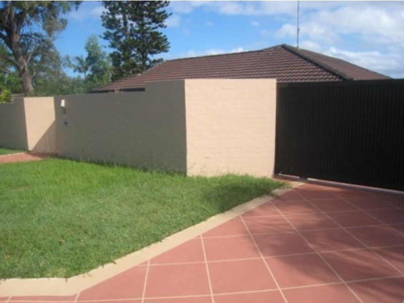 12 Aldrin Avenue, Benowa QLD 4217