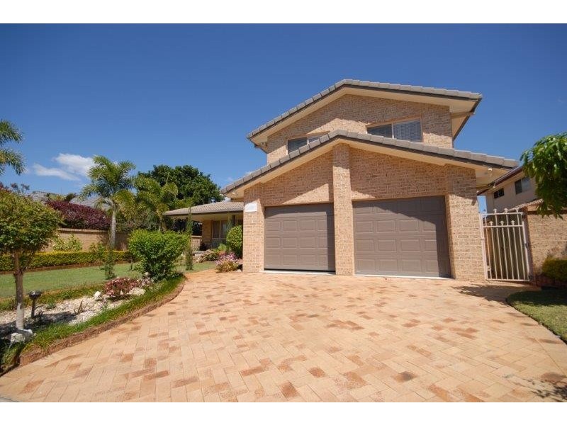 31 Cayman Drive, Clear Island Waters QLD 4226
