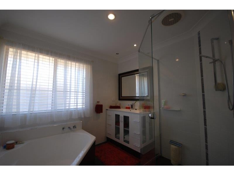 31 Cayman Drive, Clear Island Waters QLD 4226