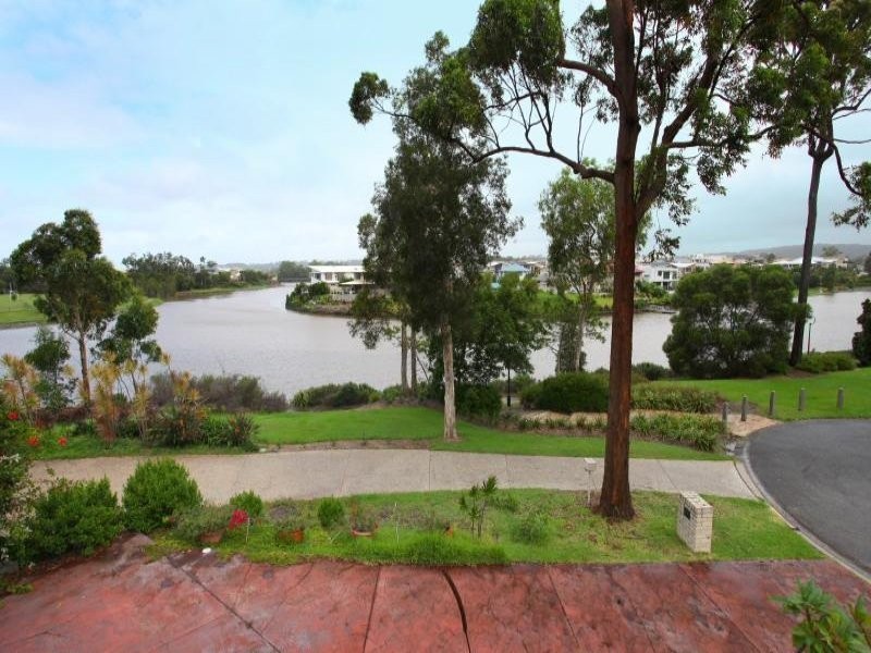 14 Waimea Drive, Varsity Lakes QLD 4227