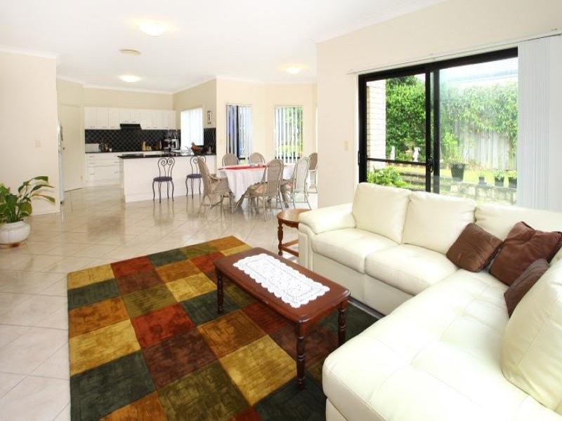 14 Waimea Drive, Varsity Lakes QLD 4227