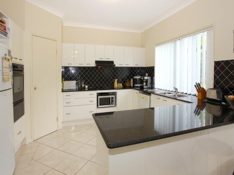 14 Waimea Drive, Varsity Lakes QLD 4227