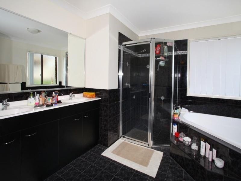 14 Waimea Drive, Varsity Lakes QLD 4227