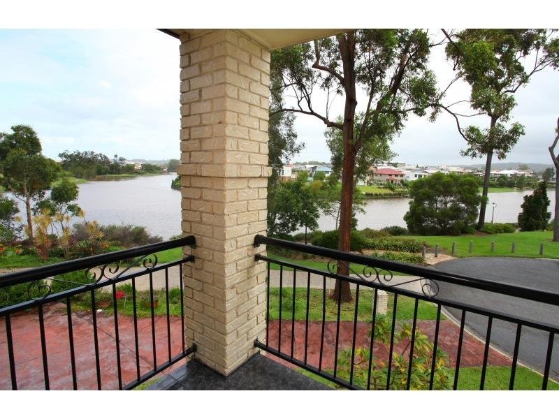 14 Waimea Drive, Varsity Lakes QLD 4227