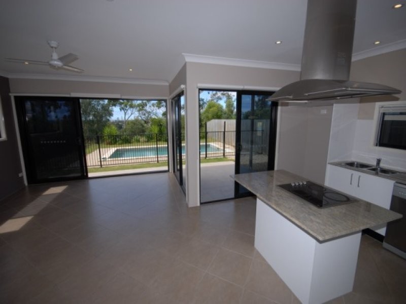 15 Zane Street, Molendinar QLD 4214