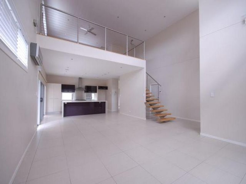 51 Azzurra Drive, Varsity Lakes QLD 4227