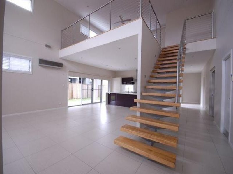 51 Azzurra Drive, Varsity Lakes QLD 4227