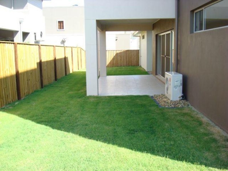 51 Azzurra Drive, Varsity Lakes QLD 4227