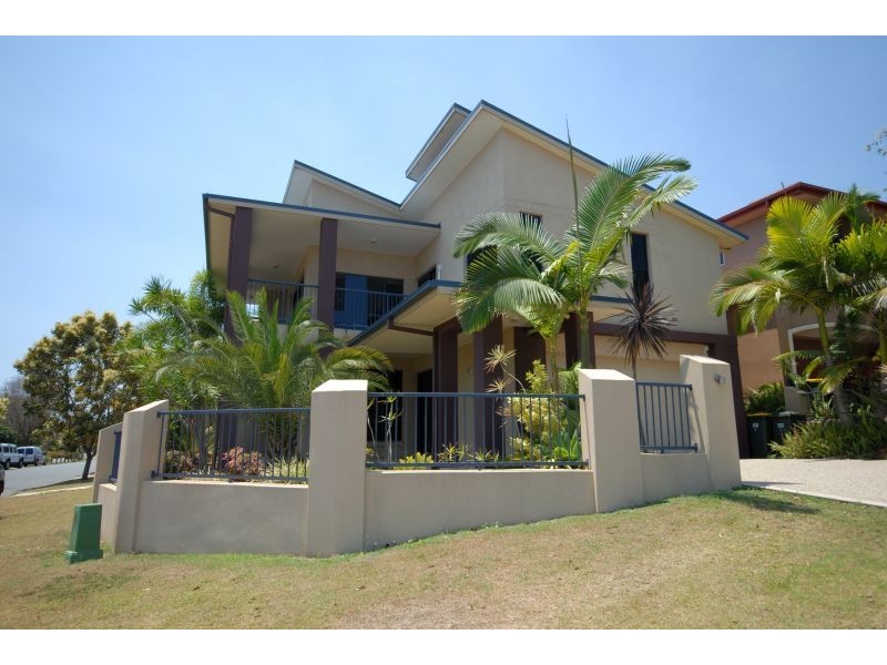 2 Valbonne Avenue, Varsity Lakes QLD 4227