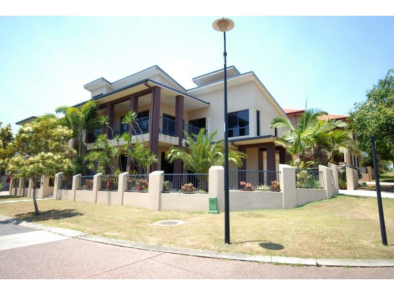 2 Valbonne Avenue, Varsity Lakes QLD 4227