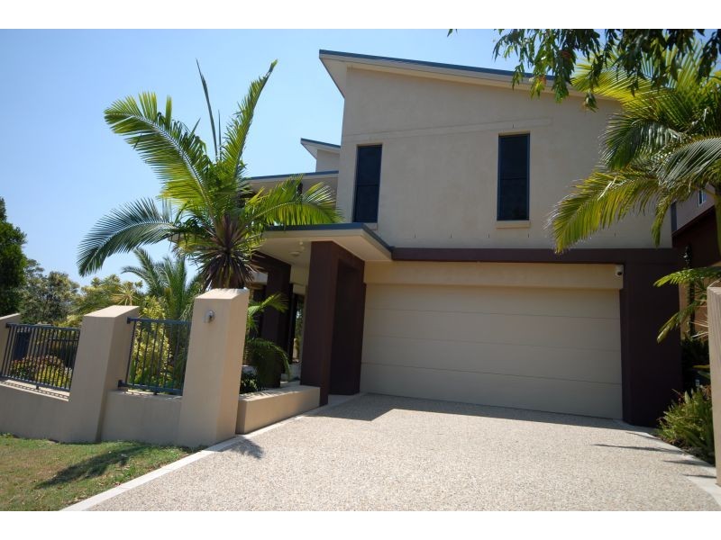 2 Valbonne Avenue, Varsity Lakes QLD 4227