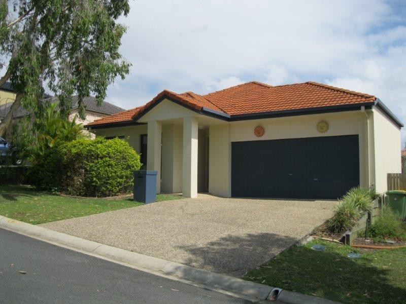 26 Mulgrave Crescent, Varsity Lakes QLD 4227