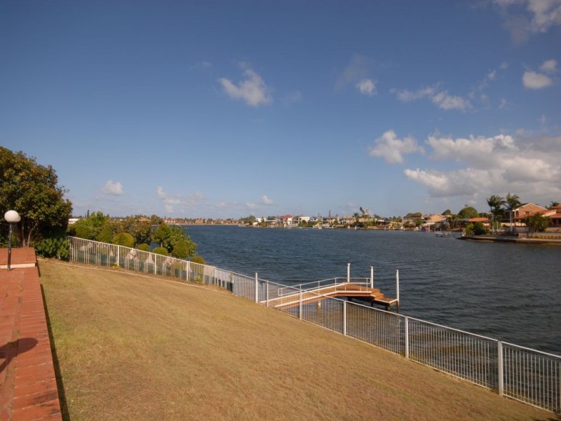 7 Volante Cres, Mermaid Waters QLD 4218