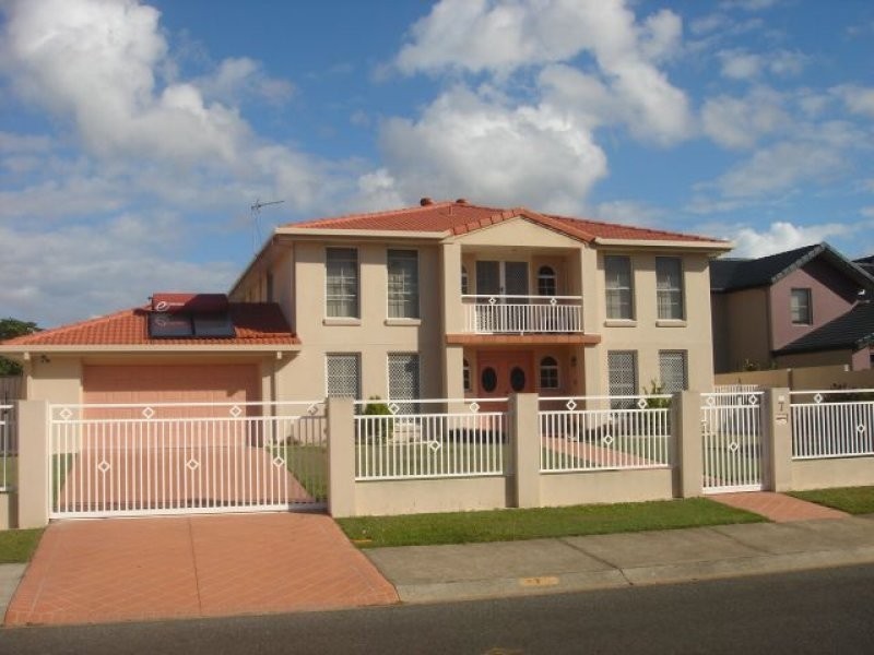 7 Volante Cres, Mermaid Waters QLD 4218