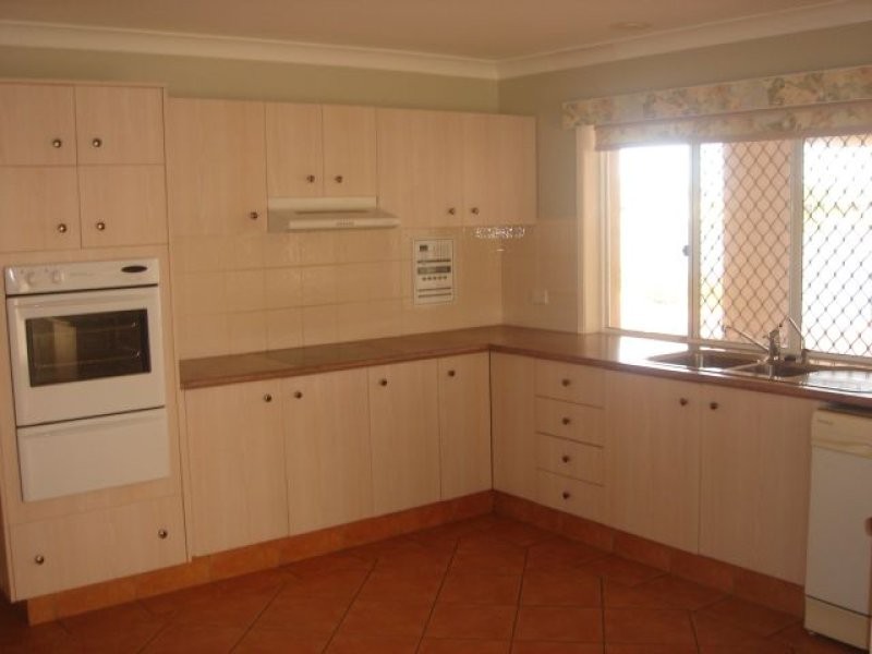 7 Volante Cres, Mermaid Waters QLD 4218