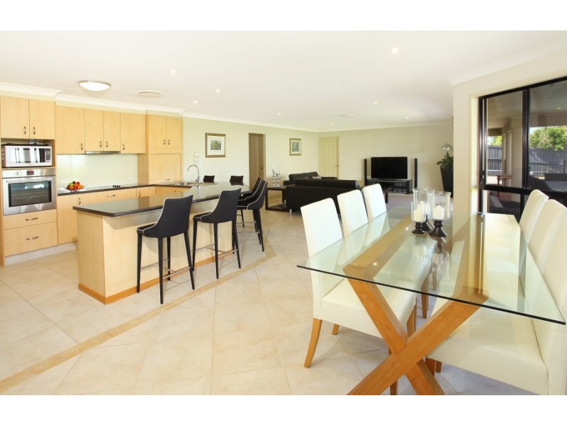 32 Mapleton Cct, Varsity Lakes QLD 4227