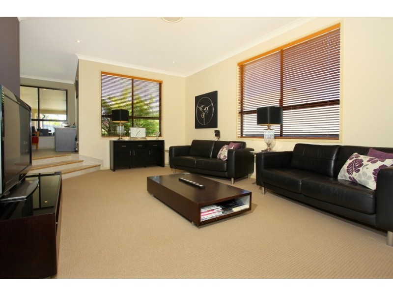 32 Mapleton Cct, Varsity Lakes QLD 4227