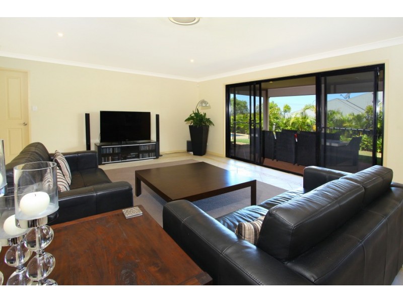 32 Mapleton Cct, Varsity Lakes QLD 4227