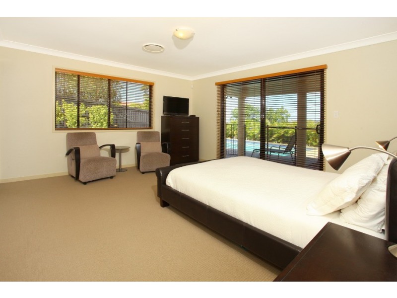 32 Mapleton Cct, Varsity Lakes QLD 4227