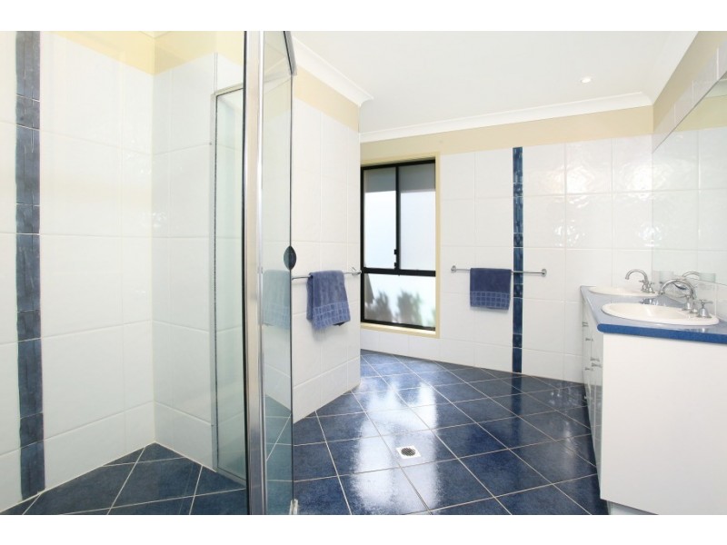 32 Mapleton Cct, Varsity Lakes QLD 4227