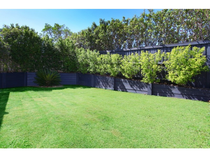 32 Mapleton Cct, Varsity Lakes QLD 4227