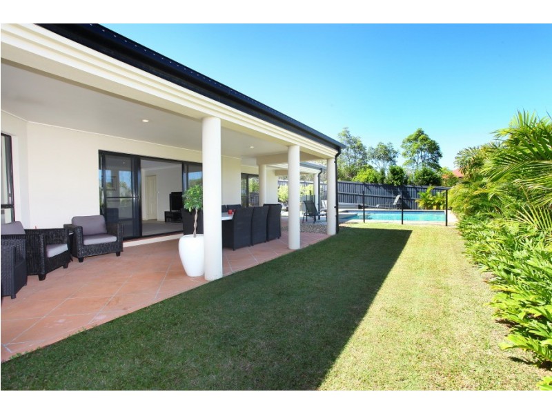 32 Mapleton Cct, Varsity Lakes QLD 4227