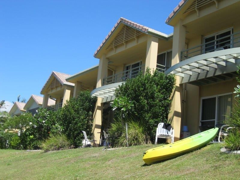 215 Cottesloe Drive, Mermaid Waters QLD 4218