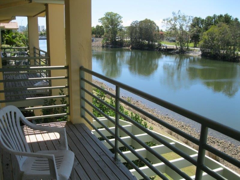 215 Cottesloe Drive, Mermaid Waters QLD 4218
