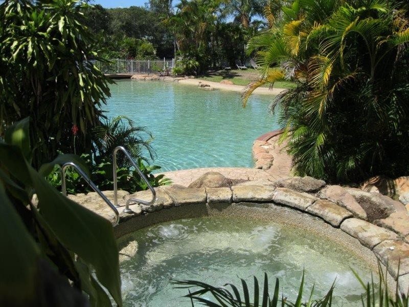 215 Cottesloe Drive, Mermaid Waters QLD 4218