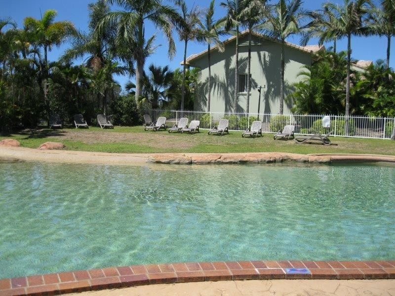 215 Cottesloe Drive, Mermaid Waters QLD 4218