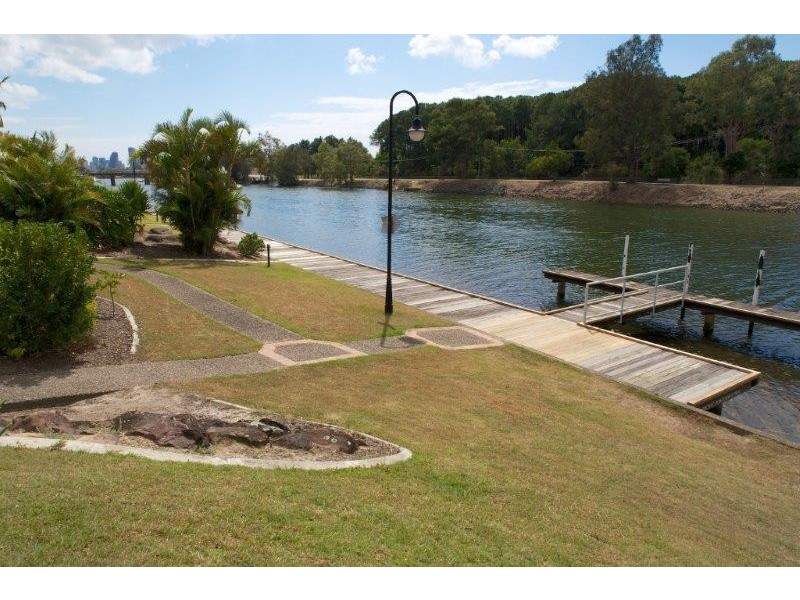 215 Cottesloe Drive, Mermaid Waters QLD 4218