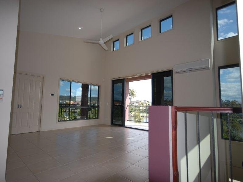 2 Valbonne Avenue, Varsity Lakes QLD 4227