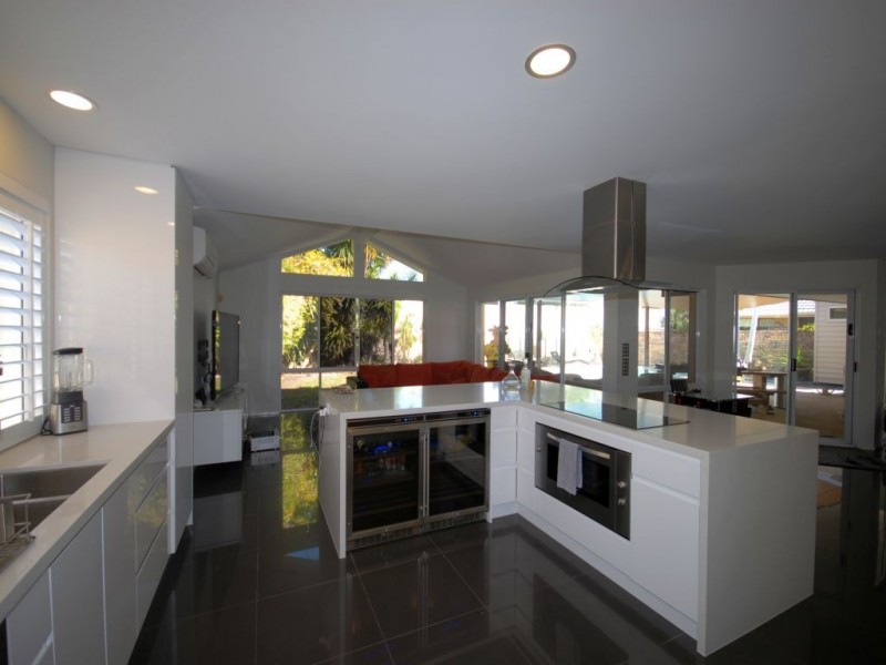 17 Portobello Drive, Mermaid Waters QLD 4218