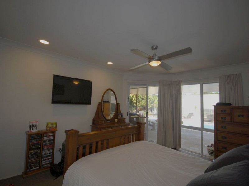 17 Portobello Drive, Mermaid Waters QLD 4218