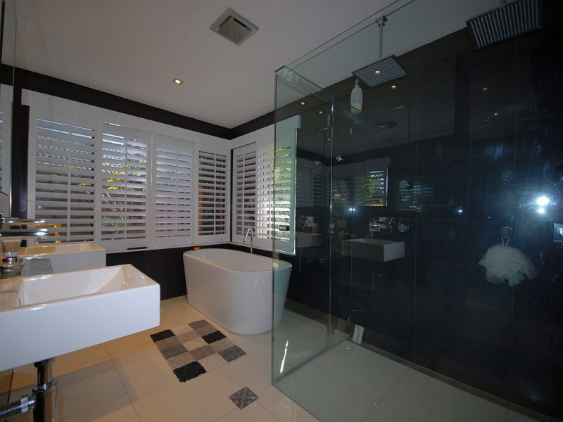 17 Portobello Drive, Mermaid Waters QLD 4218