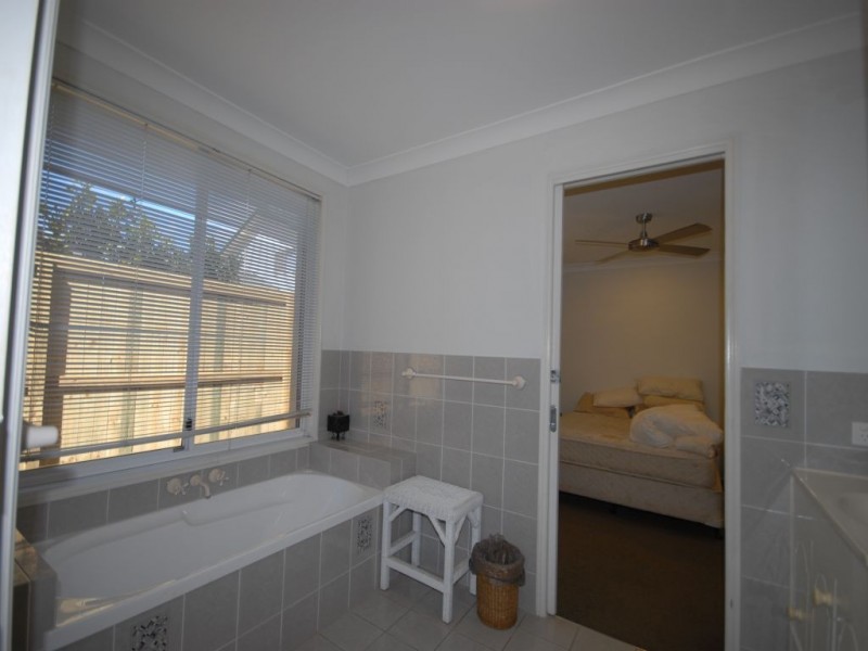 17 Portobello Drive, Mermaid Waters QLD 4218