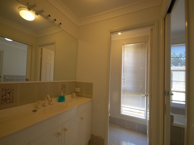 17 Portobello Drive, Mermaid Waters QLD 4218