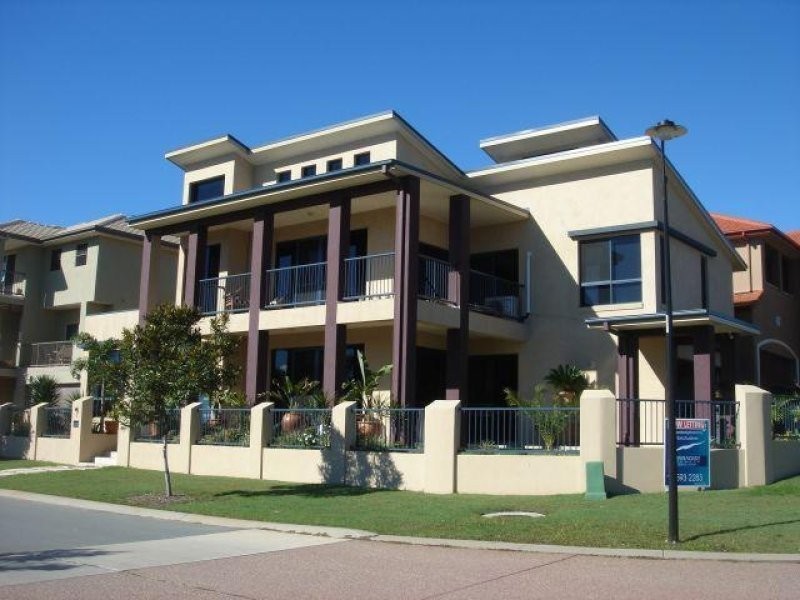 2 Valbonne Avenue, Varsity Lakes QLD 4227