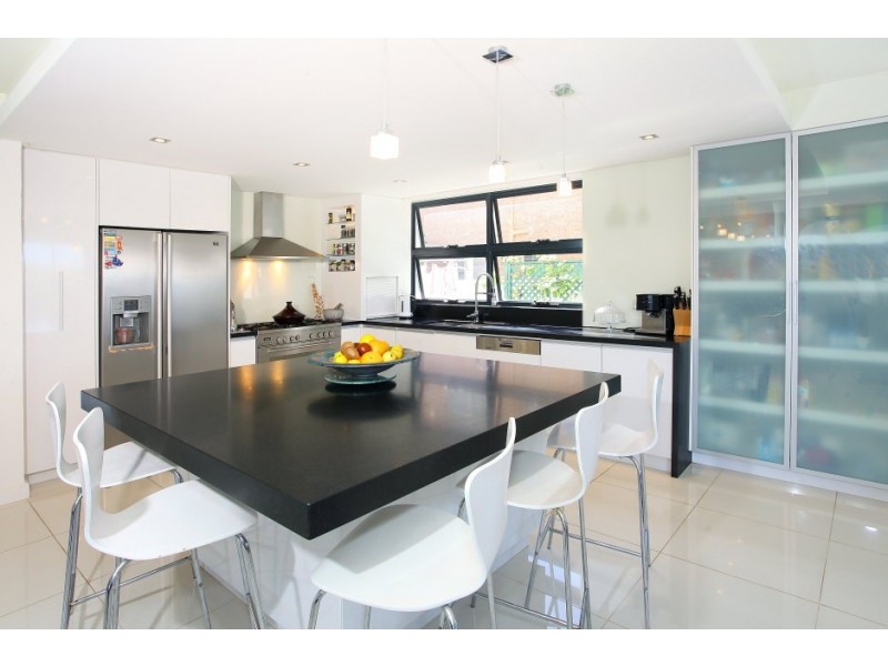 37 Volante Crescent, Mermaid Waters QLD 4218