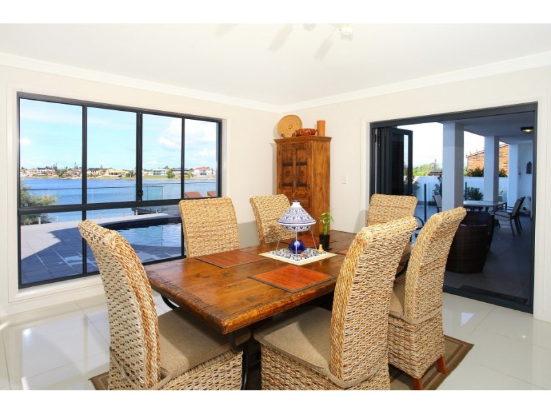 37 Volante Crescent, Mermaid Waters QLD 4218